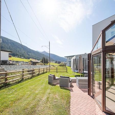 Agrimonia - 5,5-Zi Duplex Wohnung Bis 9 Personen Mit Eigenem Garten ダヴォス・プラッツ エクステリア 写真