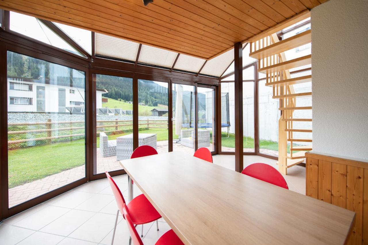 Agrimonia - 5,5-Zi Duplex Wohnung Bis 9 Personen Mit Eigenem Garten ダヴォス・プラッツ エクステリア 写真