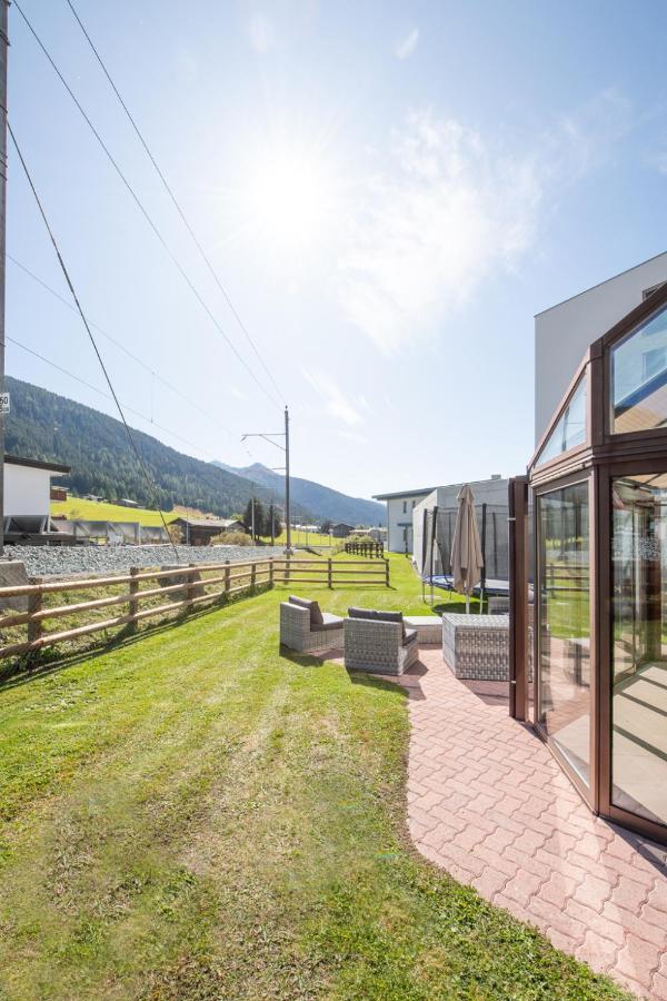 Agrimonia - 5,5-Zi Duplex Wohnung Bis 9 Personen Mit Eigenem Garten ダヴォス・プラッツ エクステリア 写真
