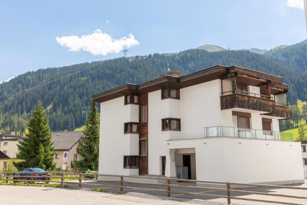Agrimonia - 5,5-Zi Duplex Wohnung Bis 9 Personen Mit Eigenem Garten ダヴォス・プラッツ エクステリア 写真